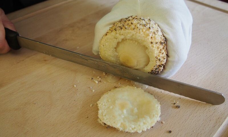 cut the base of the onion in salt crust